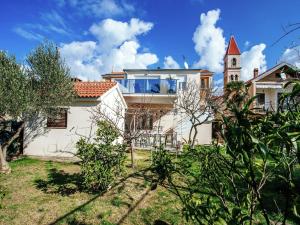 Luxurious Apartment in Zadar with Garden