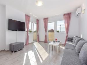 Gorgeous homes with swimming pool, jacuzzi and a magnificent sea view