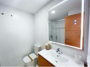 Apartment with private Terrace, Kingsize Bed, Highspeed-Wifi & AC
