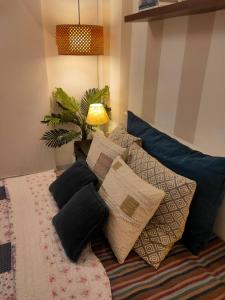 Stay-by-the-bay, 2bed garden apt with lounge bdrm