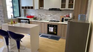 urban loft retreat apartment with fully equipped gym ,heated swimming pool, private parking and relaxing rooftop with breath taking views