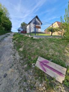 Pole Lawendowe Sielsko - domek na polu