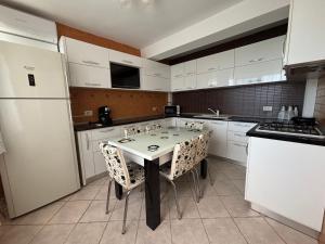 Mamaia Lake Residence