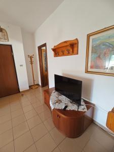 Scerne Holiday Service PT1