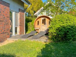 Ferienhaus Wiesengeflüster E5 - gruppenfreundlich in Randlage mit Fasssauna