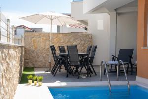 Apartment Funtastic with Private Pool - 4hvězdičkové hotely ve městě Novalja