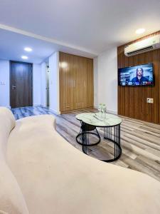 Zeus Living - 7C Downtown By Feet