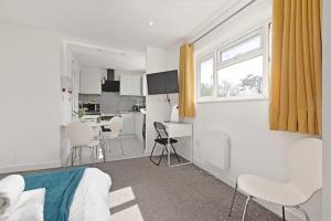 South Harrow Apartment