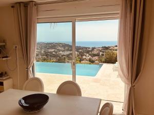 Maisons de vacances new! Villa vue mer panoramique proche plages Saint-Tropez calme parking facile piscine privee individuelle : photos des chambres