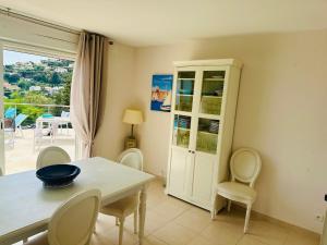 Maisons de vacances new! Villa vue mer panoramique proche plages Saint-Tropez calme parking facile piscine privee individuelle : photos des chambres