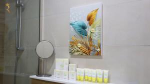 1BR Masdar Apt Poolside Comfort and Near Airport