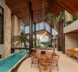 House of Winds Complex - Unique Stylish 12BR - 4x3BR Villa in Canggu