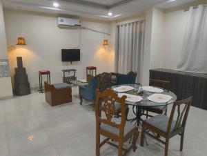 Elite Room - A Home Away