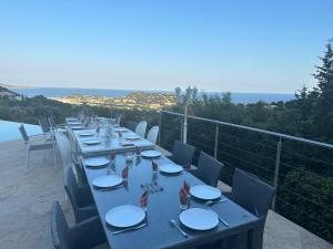 Maisons de vacances new! Villa vue mer panoramique proche plages Saint-Tropez calme parking facile piscine privee individuelle : photos des chambres