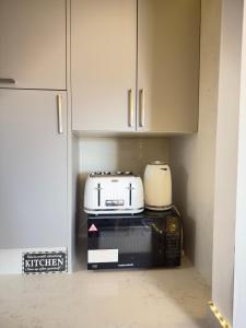 Chic Cozy Room with PS5, Mini Bar & Shared Spaces