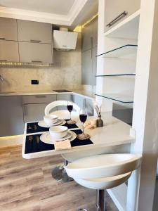 Chic Cozy Room with PS5, Mini Bar & Shared Spaces