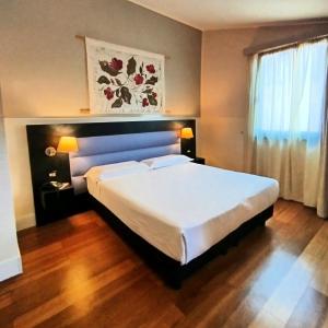 Deluxe Double Room with Spa Bath  room in Hotel Aphrodite