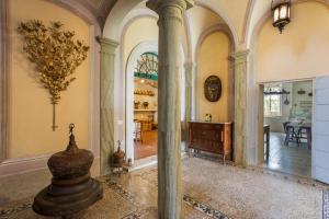 Exclusive Apartment in an 1800s Frescoed Villa with Historic Park - Villa Mastrangelo
