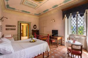 Exclusive Apartment in an 1800s Frescoed Villa with Historic Park - Villa Mastrangelo