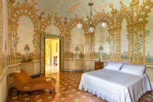 Exclusive Apartment in an 1800s Frescoed Villa with Historic Park - Villa Mastrangelo