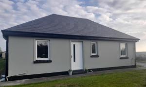 Seaview and Sunsets, Entire place, private entrance, Large Bedroom, Full kitchen and bathroom