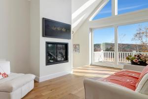 Panoramic Mountain Views with Hot Tub