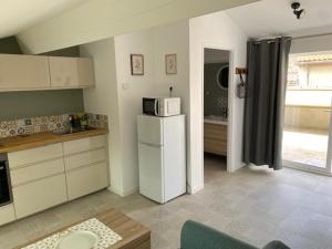 Cozy studio with terrace and view Collobrières