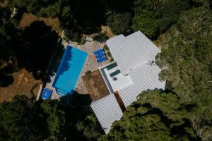 Villa en Cala Morell con piscina privada en el bosque