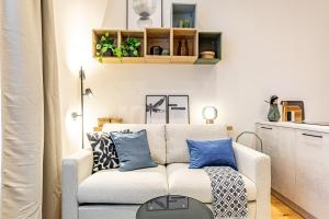 SUPERIOR DESIGN APARTMENT by JR City Apartments