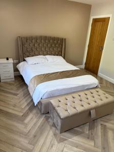 Luxurious 3 bedrooms flat near New Cross,Wolverhampton No Parties or events