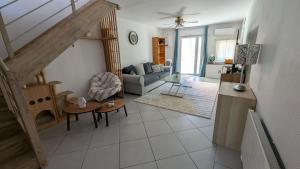 Maison de village avec extérieur