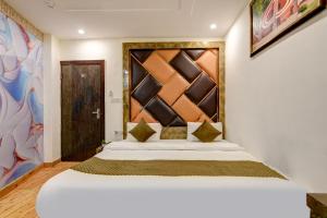 Hotel Double Rr - 2 Mins From Railway Station , And 4 Mins From R K Ashram Marg Metro Station , And 1 Km From Connaught Place - The 4 Star Ambience Newly Built