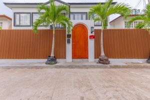 Viola & Olivia Pool villa, Beachfront Pattaya