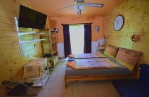 Árpi-Ria Üdülőház-Foglalás után a szállásdíj banki átutalása szükséges-A Booking nem terheli meg a bankkártyát-Klíma nélküli szobák!