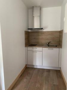 Auberges Les Chambres avec SDB,1 Studio l-interieur completement renove en 2024,plage du Debarquement 5 minutes a pied : photos des chambres