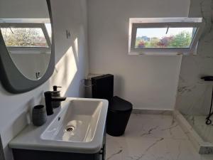 Traflor Termhouse Grayscale