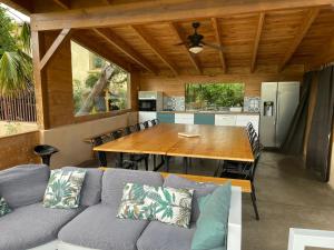 Grande maison de charme avec piscine au coeur des vergers et vignobles