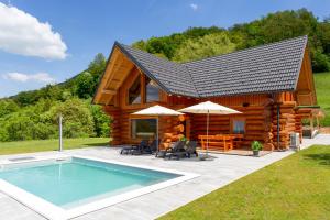 Villa Harmonia Private Jacuzzi and Pool Retreat near Rogaška