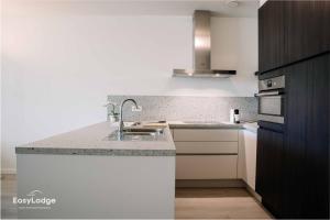 MARIE - Nieuw appartement vlakbij het strand met terras en privégarage