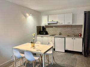 Appartements Appartement cosy, terrasse privee, parking, centre ville : photos des chambres