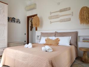 Villa Allegria, romantic luxury 300m from the beach, heated pool, firepit and sauna