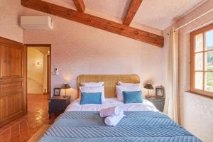 Maisons de vacances Charme provencal Les amandiers piscine et animaux : photos des chambres