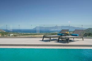 Luxury New Villa Sea Breeze with Private Pool, Jacuzzi and Playroom