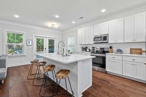Spacious Charleston - 6 mins to beach & Downtown