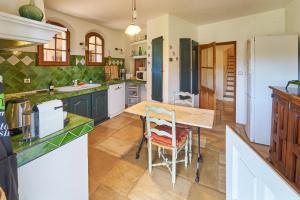 Maisons de vacances Charme provencal Les amandiers piscine et animaux : photos des chambres