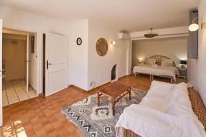 Maisons de vacances Charme provencal Les amandiers piscine et animaux : photos des chambres