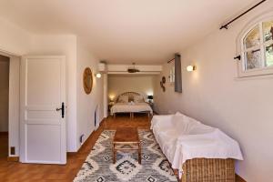 Maisons de vacances Charme provencal Les amandiers piscine et animaux : photos des chambres