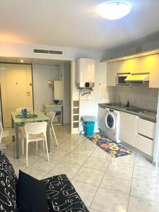 Menton center 200 m from the sea, terrace and garage
