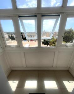 Harbour View Apt with Terrace