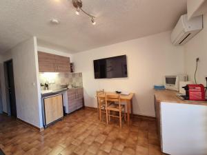 Studio piscine, proche mer, parking privé